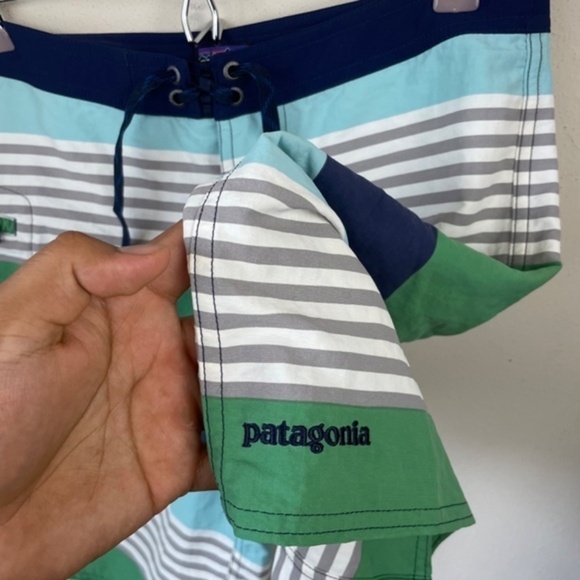 Patagonia Boys Wavefarer Boardshorts 10" - Picture 4 of 8